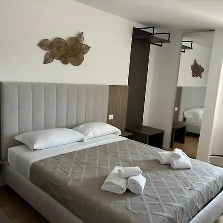 Luxury Apartment *