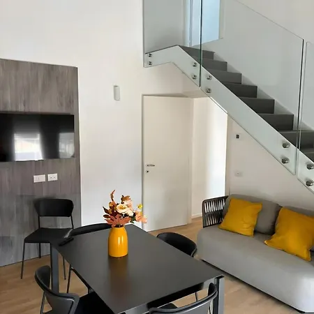 Luxury Apartment *